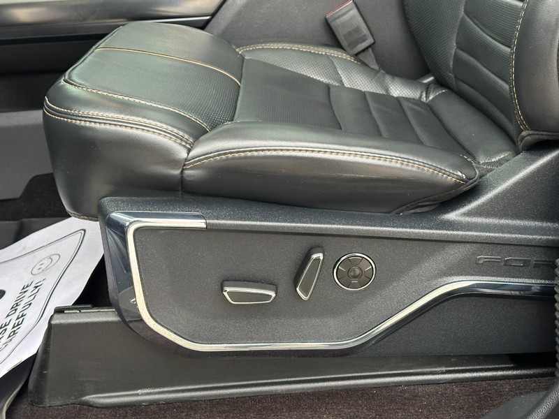 Ford F-150 Vehicle Full-screen Gallery Image 20