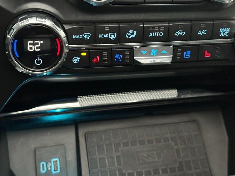 Ford F-150 Vehicle Full-screen Gallery Image 25