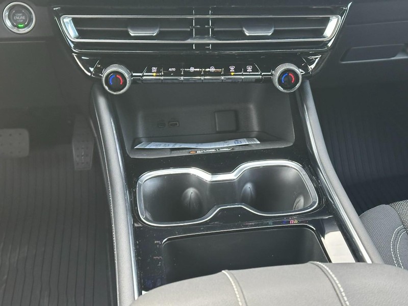 Chevrolet Traverse Vehicle Full-screen Gallery Image 9