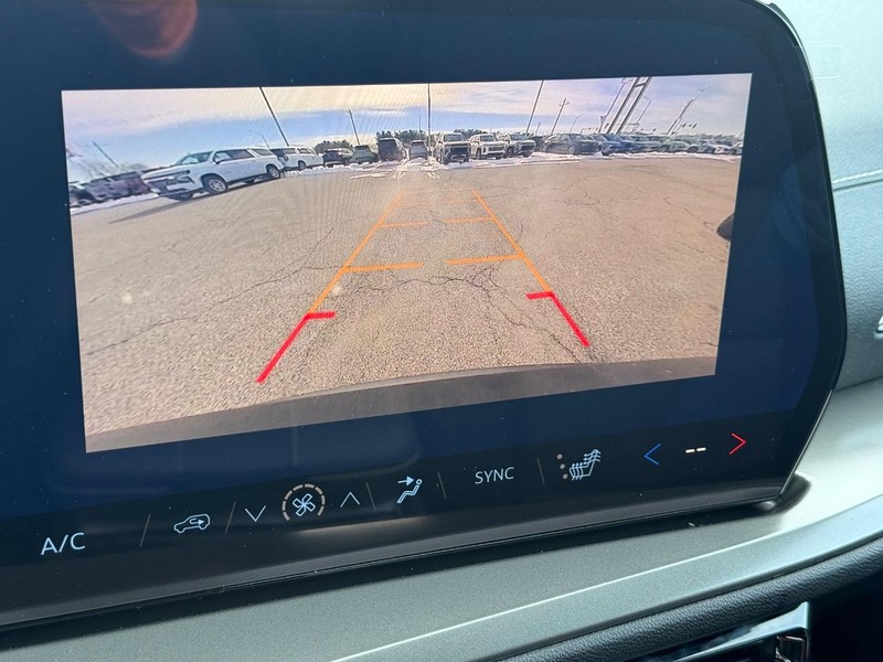 Chevrolet Traverse Vehicle Full-screen Gallery Image 12