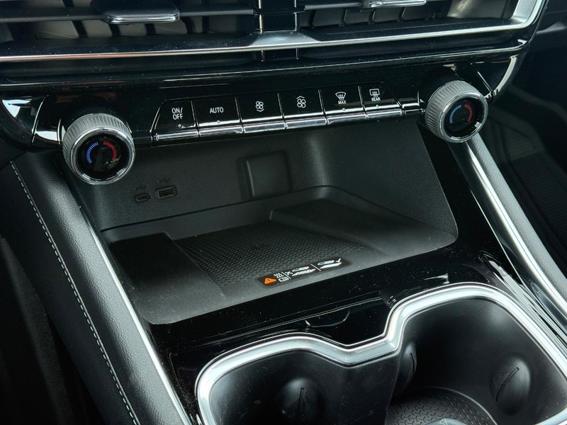 Chevrolet Traverse Vehicle Full-screen Gallery Image 13