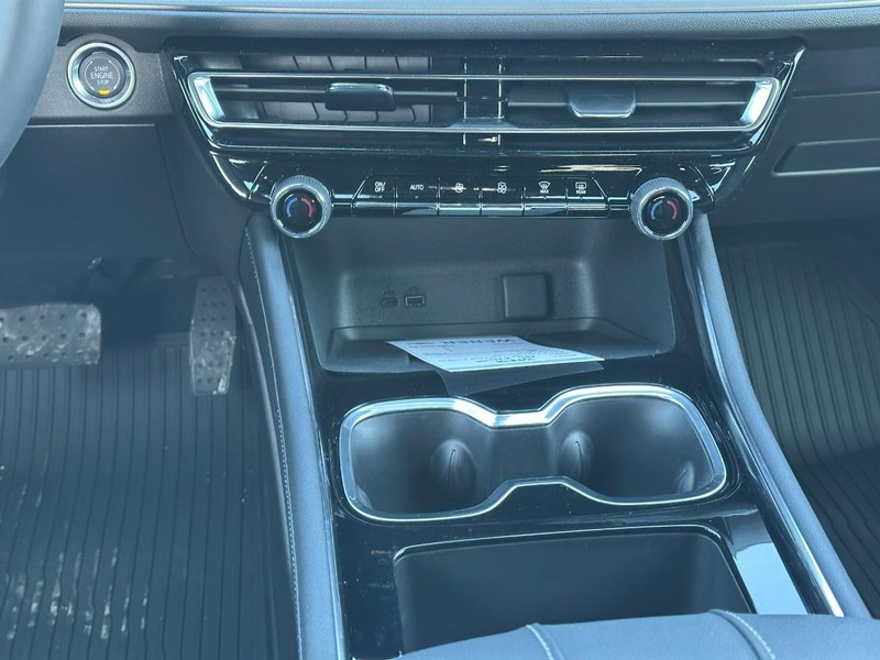 Chevrolet Traverse Vehicle Full-screen Gallery Image 9