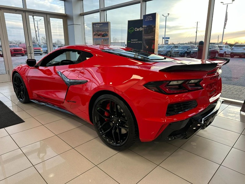 Chevrolet Corvette Vehicle Full-screen Gallery Image 3