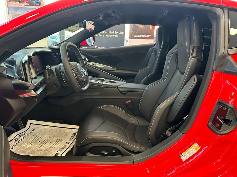 Chevrolet Corvette Vehicle Full-screen Gallery Image 4