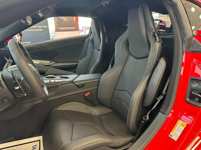 Chevrolet Corvette Vehicle Full-screen Gallery Image 5