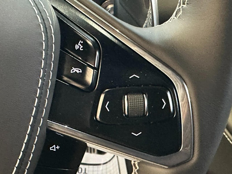 Chevrolet Corvette Vehicle Full-screen Gallery Image 11