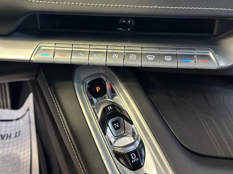 Chevrolet Corvette Vehicle Full-screen Gallery Image 13