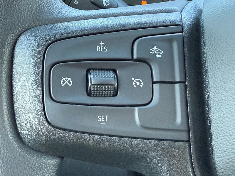 Chevrolet Silverado 1500 Vehicle Full-screen Gallery Image 8