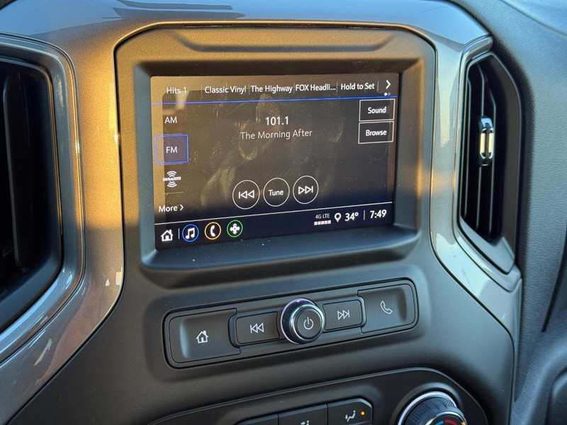 Chevrolet Silverado 1500 Vehicle Full-screen Gallery Image 10