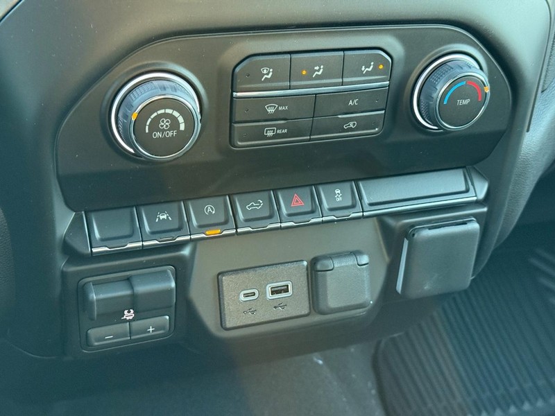 Chevrolet Silverado 1500 Vehicle Full-screen Gallery Image 12