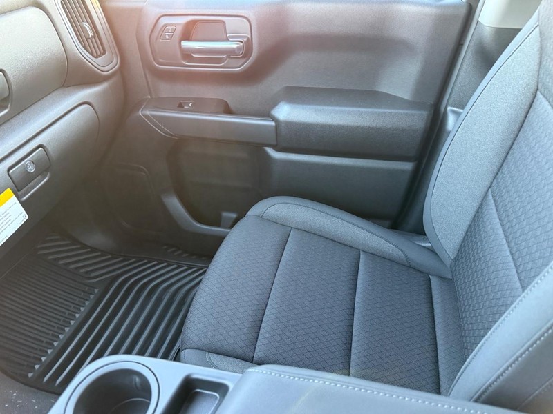 Chevrolet Silverado 1500 Vehicle Full-screen Gallery Image 13