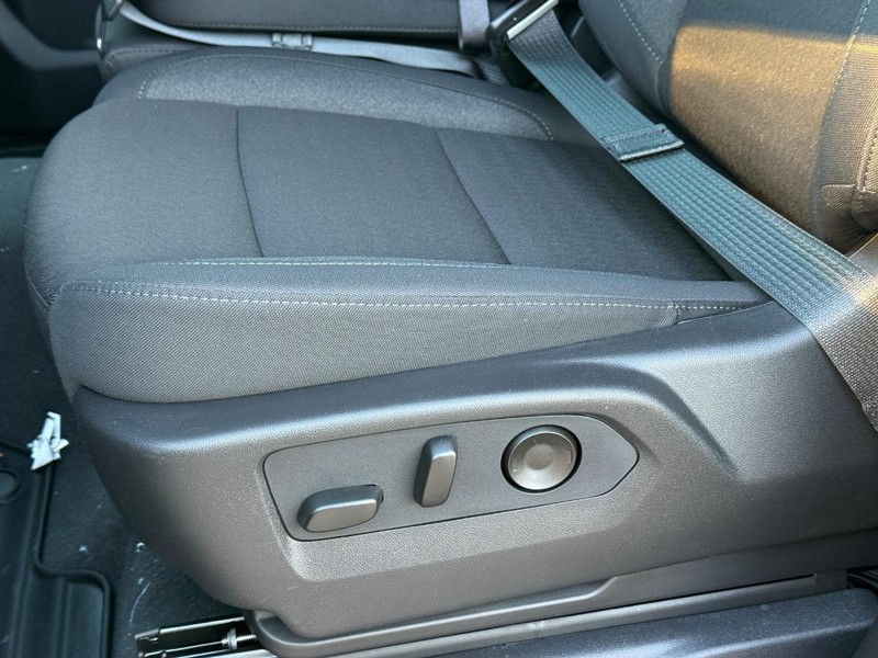 Chevrolet Silverado 1500 Vehicle Full-screen Gallery Image 16