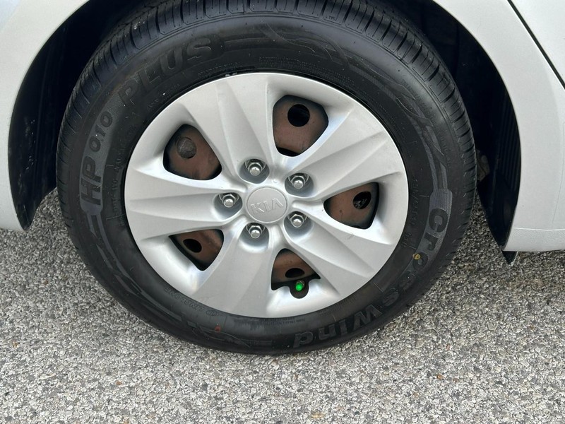 Kia Forte Vehicle Full-screen Gallery Image 6