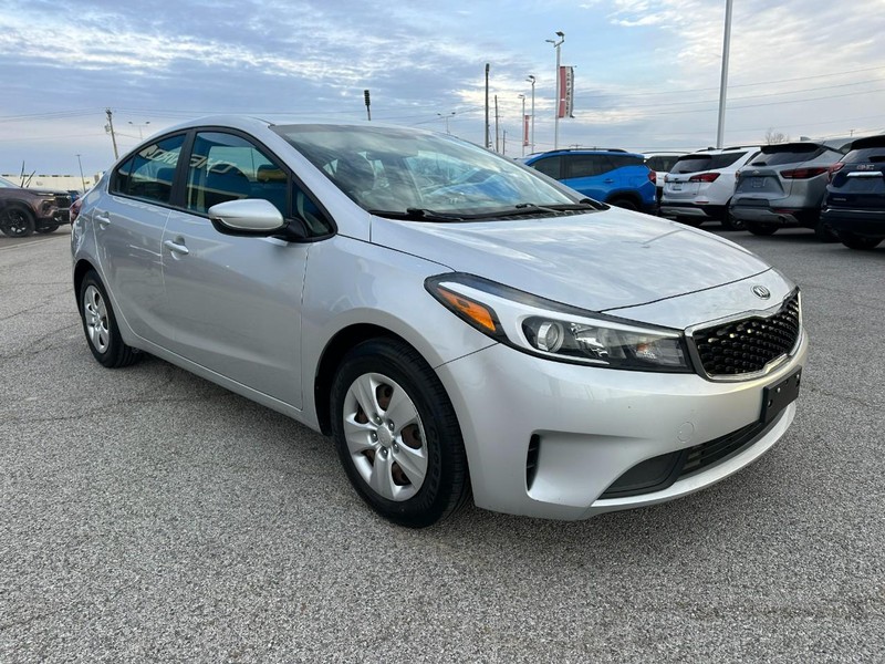 Kia Forte Vehicle Full-screen Gallery Image 7