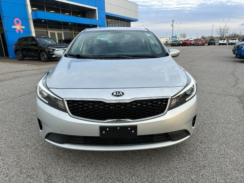 Kia Forte Vehicle Full-screen Gallery Image 8