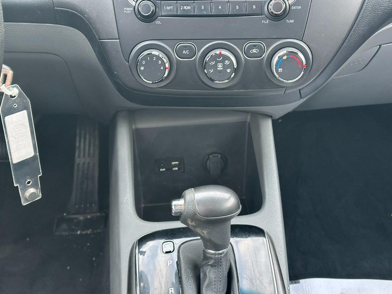 Kia Forte Vehicle Full-screen Gallery Image 13