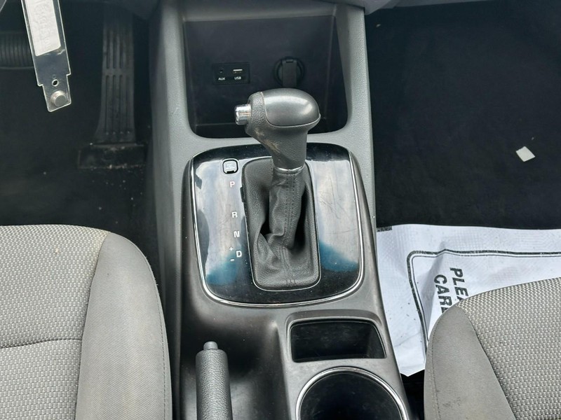 Kia Forte Vehicle Full-screen Gallery Image 14