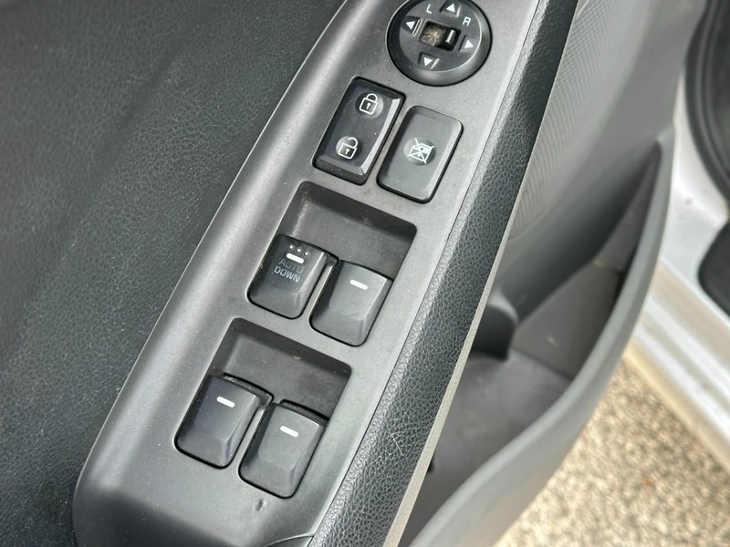 Kia Forte Vehicle Full-screen Gallery Image 16