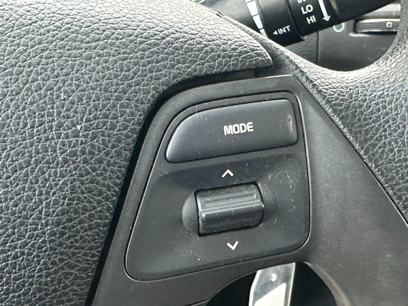 Kia Forte Vehicle Full-screen Gallery Image 18