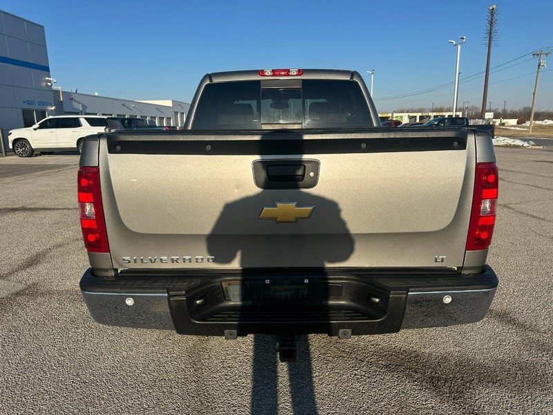 Chevrolet Silverado 1500 Vehicle Full-screen Gallery Image 4