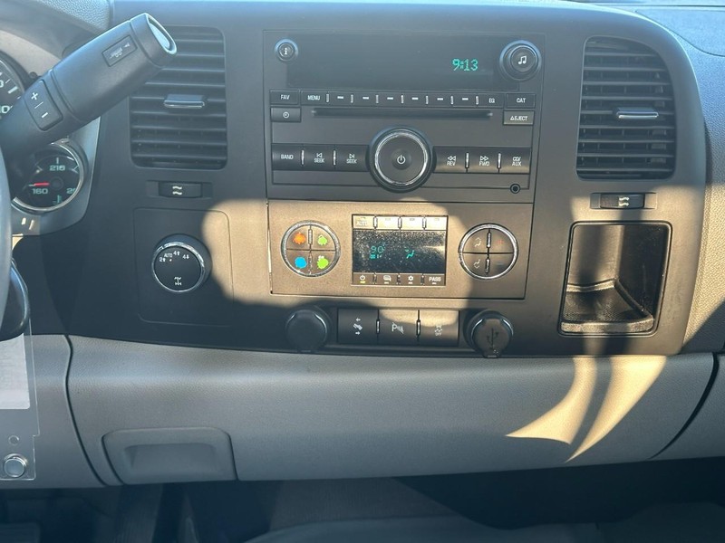 Chevrolet Silverado 1500 Vehicle Full-screen Gallery Image 13