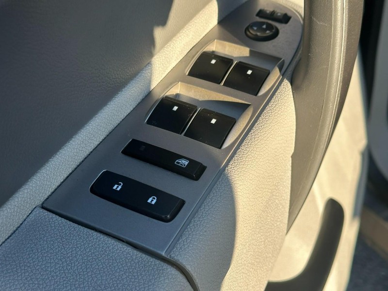 Chevrolet Silverado 1500 Vehicle Full-screen Gallery Image 15