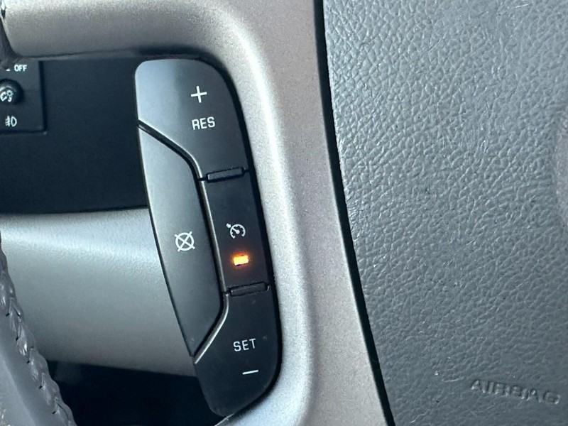 Chevrolet Silverado 1500 Vehicle Full-screen Gallery Image 17