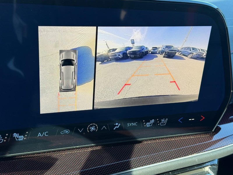 Chevrolet Traverse Vehicle Full-screen Gallery Image 12