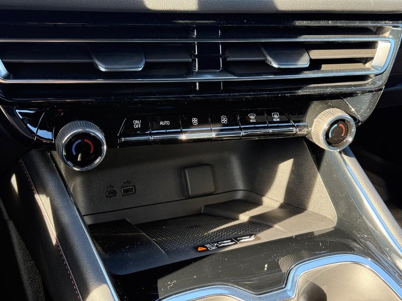 Chevrolet Traverse Vehicle Full-screen Gallery Image 13