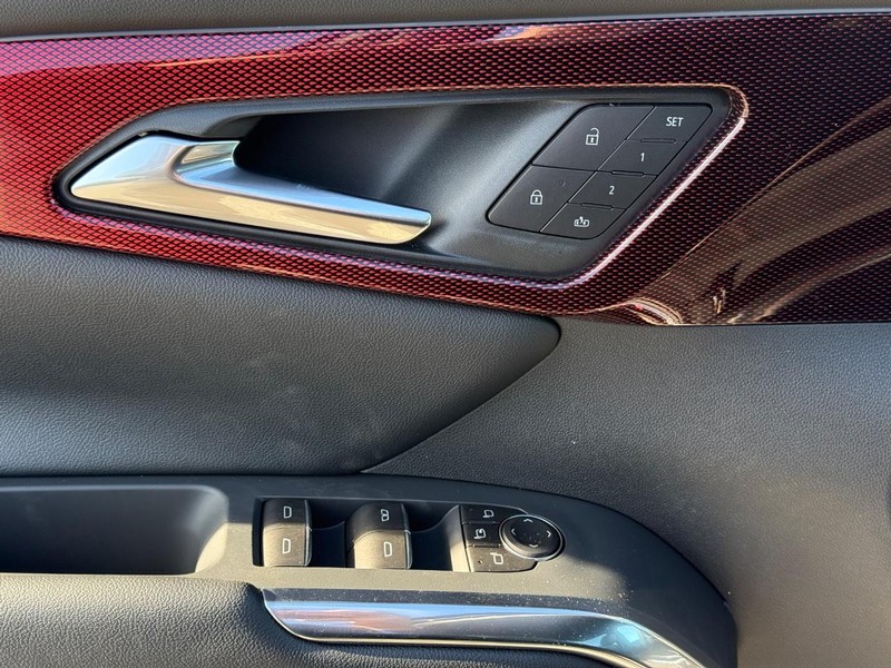 Chevrolet Traverse Vehicle Full-screen Gallery Image 16