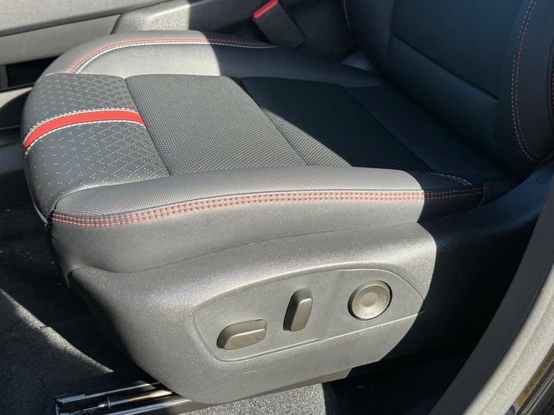 Chevrolet Traverse Vehicle Full-screen Gallery Image 17