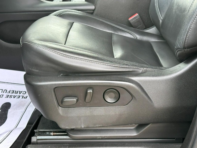 Chevrolet Tahoe Vehicle Full-screen Gallery Image 17