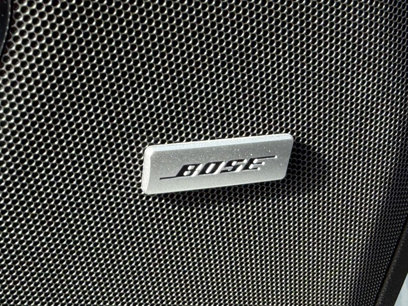 Chevrolet Suburban Vehicle Full-screen Gallery Image 20