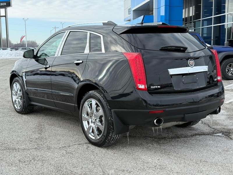 Cadillac SRX Vehicle Full-screen Gallery Image 3