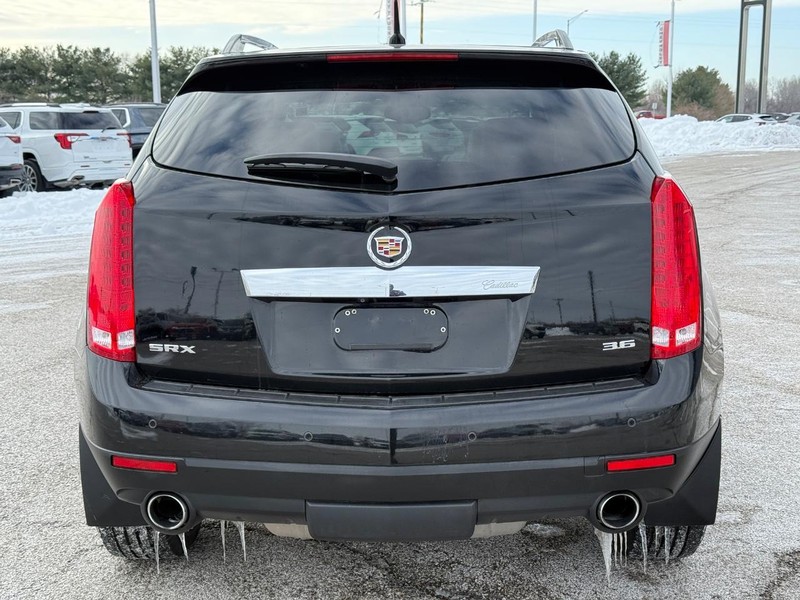 Cadillac SRX Vehicle Full-screen Gallery Image 4