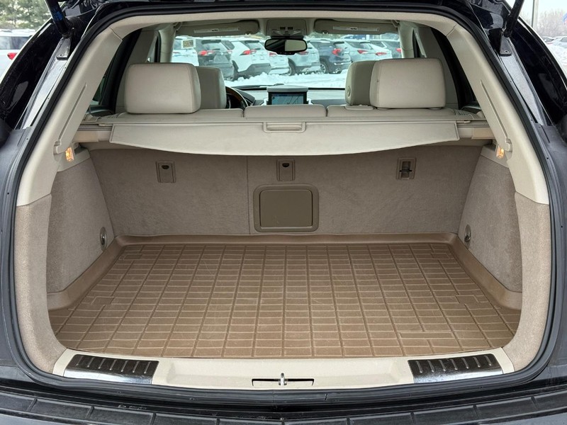 Cadillac SRX Vehicle Full-screen Gallery Image 6