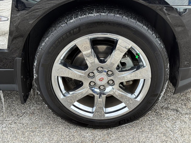 Cadillac SRX Vehicle Full-screen Gallery Image 7