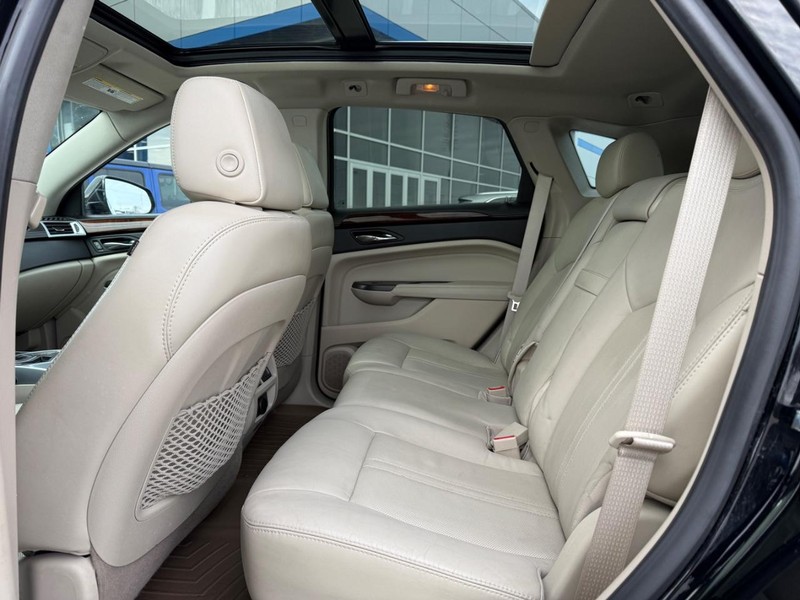 Cadillac SRX Vehicle Full-screen Gallery Image 10