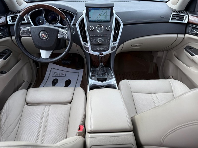 Cadillac SRX Vehicle Full-screen Gallery Image 13