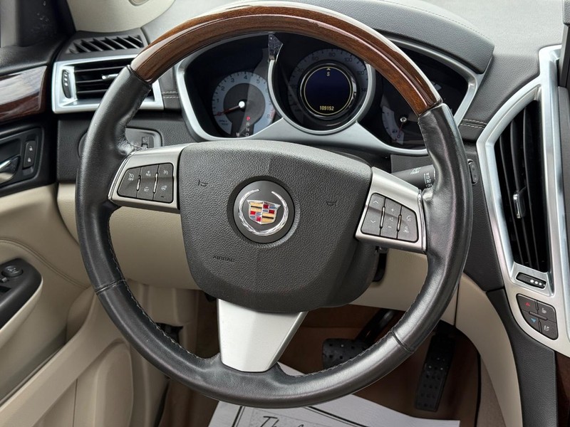 Cadillac SRX Vehicle Full-screen Gallery Image 14