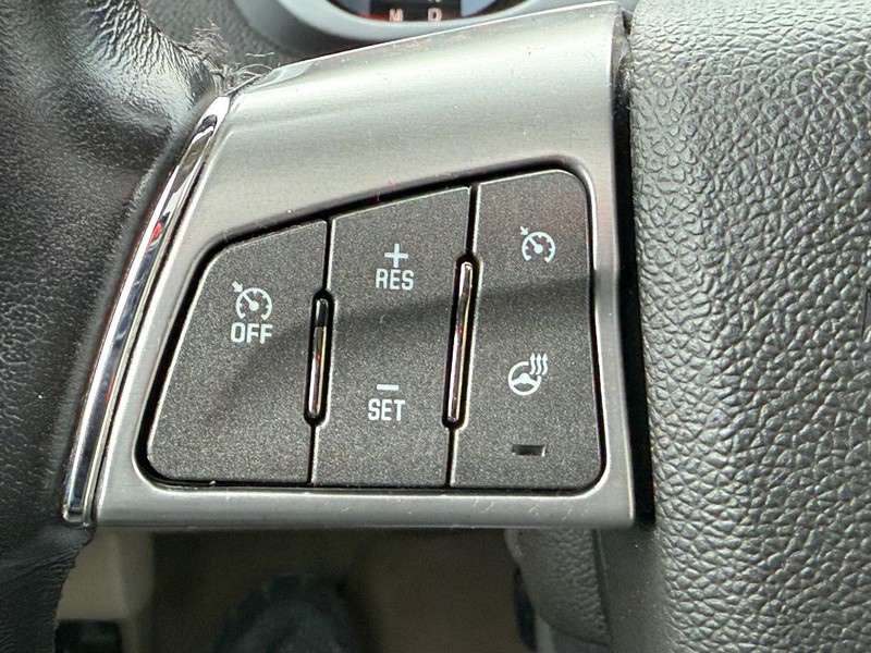 Cadillac SRX Vehicle Full-screen Gallery Image 15