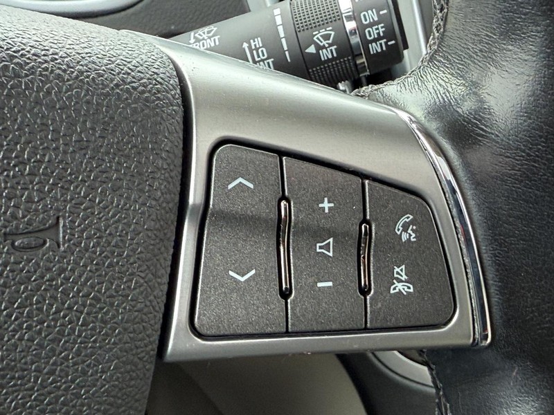 Cadillac SRX Vehicle Full-screen Gallery Image 16