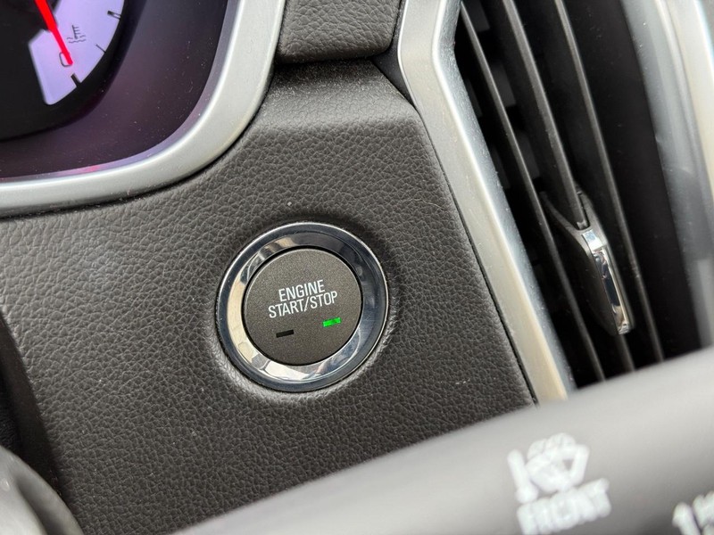 Cadillac SRX Vehicle Full-screen Gallery Image 17