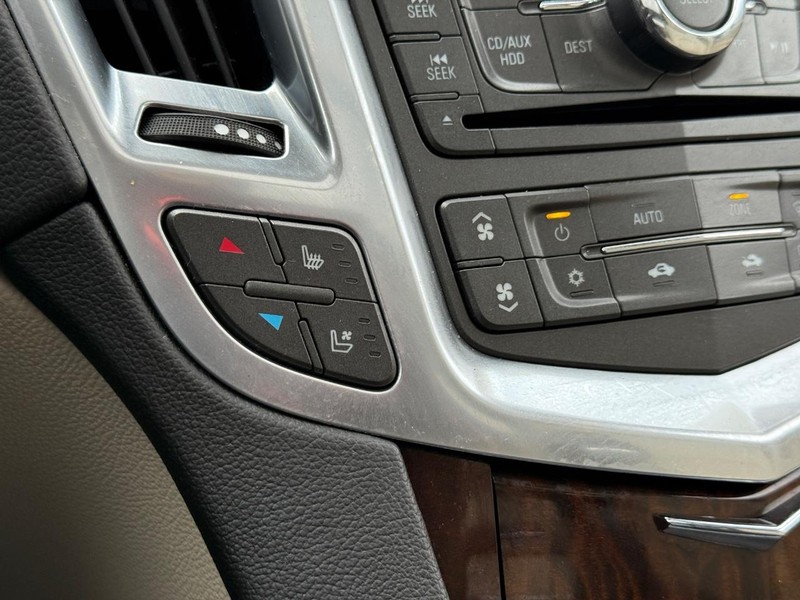 Cadillac SRX Vehicle Full-screen Gallery Image 21