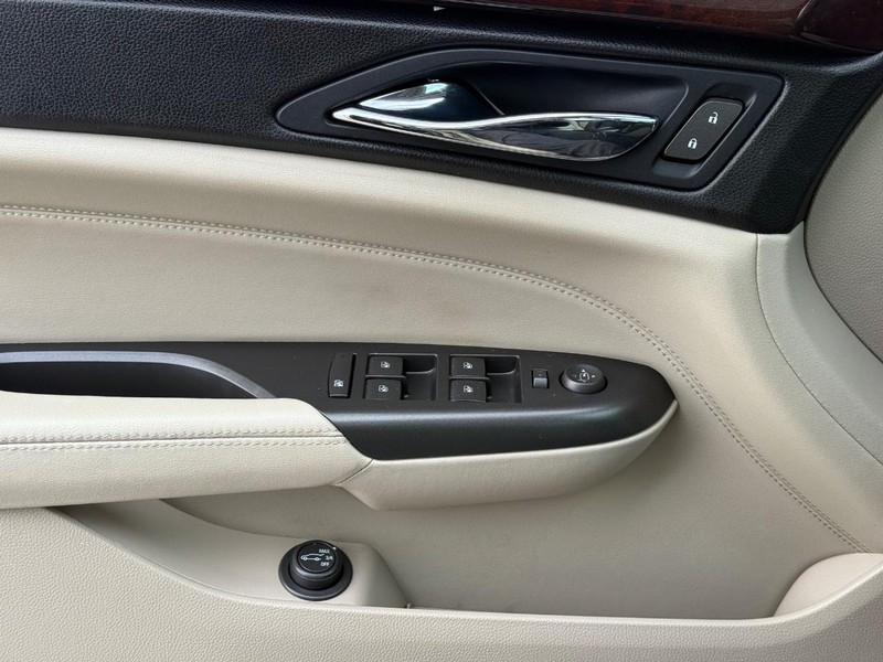 Cadillac SRX Vehicle Full-screen Gallery Image 25