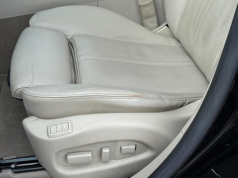 Cadillac SRX Vehicle Full-screen Gallery Image 26