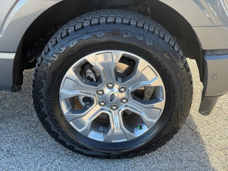 Ford F-150 Vehicle Full-screen Gallery Image 8