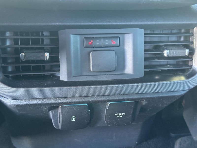 Ford F-150 Vehicle Full-screen Gallery Image 12