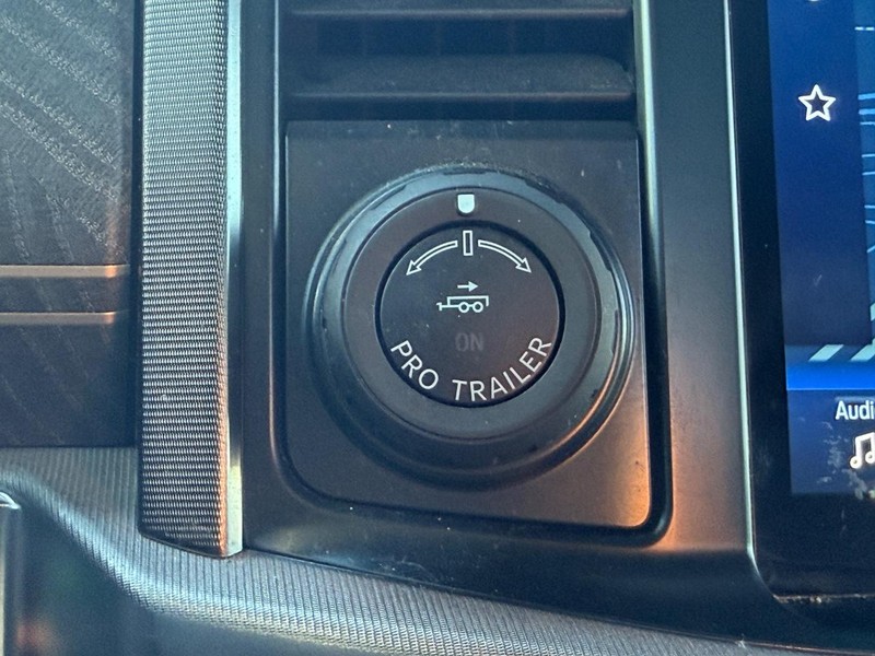 Ford F-150 Vehicle Full-screen Gallery Image 18