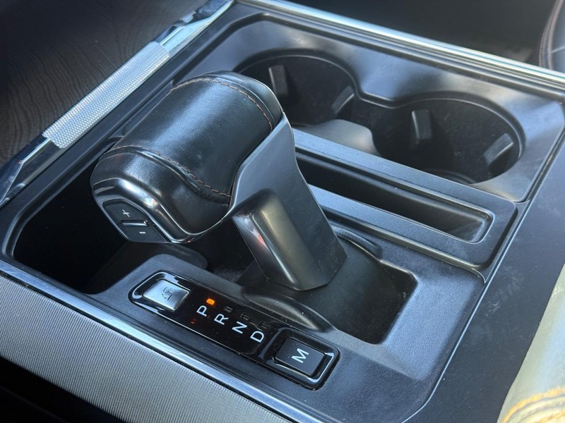 Ford F-150 Vehicle Full-screen Gallery Image 25